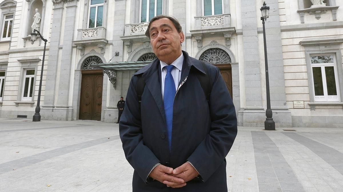 El nuevo Fiscal General del Estado, Julián Sánchez Melgar, sale del Tribunal Supremo este mediodía. El nuevo Fiscal General del Estado, Julián Sánchez Melgar, sale del Tribunal Supremo este mediodía.