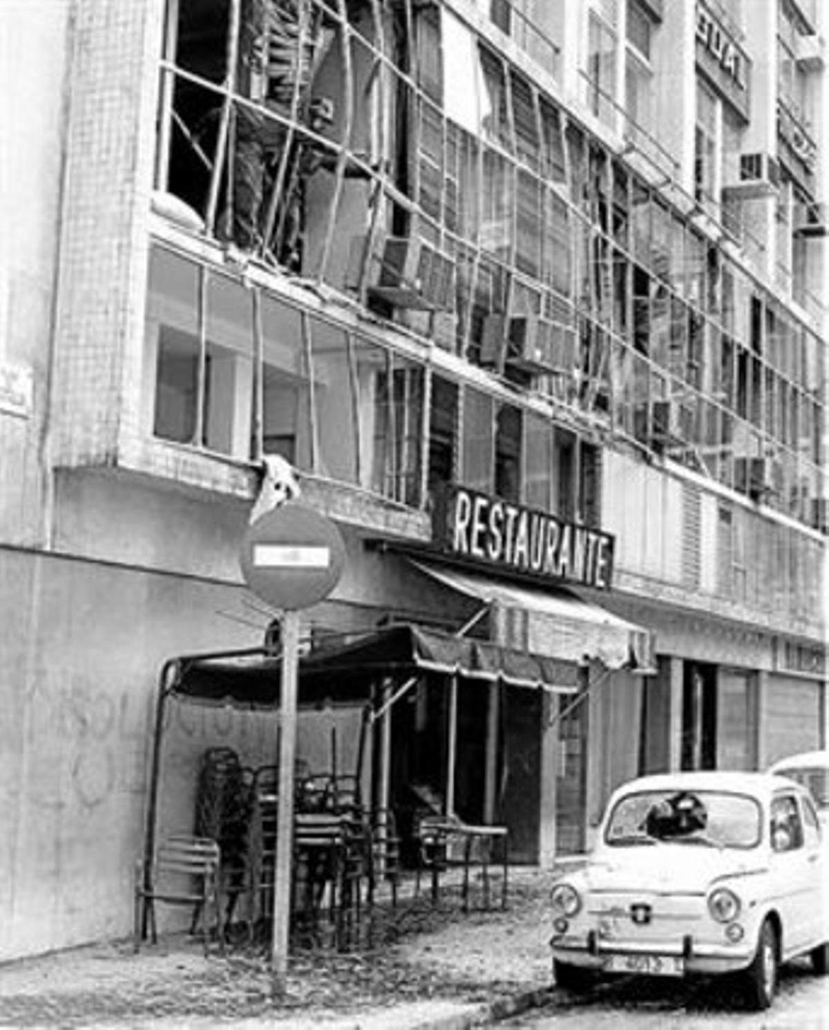 Consecuencias de la bomba, el 20 de septiembre de 1977, en la calle de Tallers.