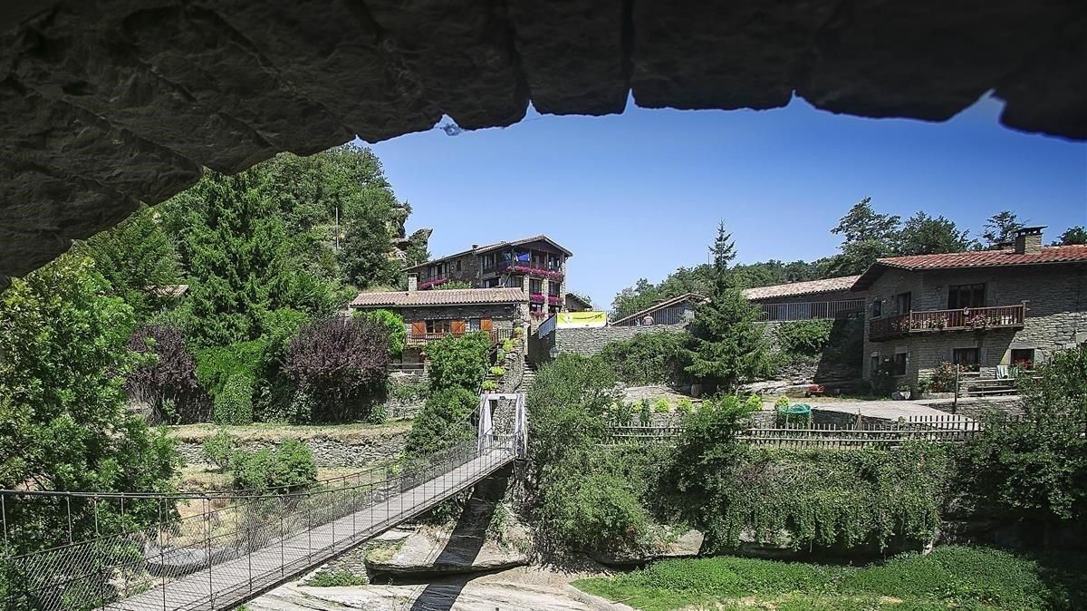 El puente colgante de Rupit i Pruit. El puente colgante de Rupit i Pruit.