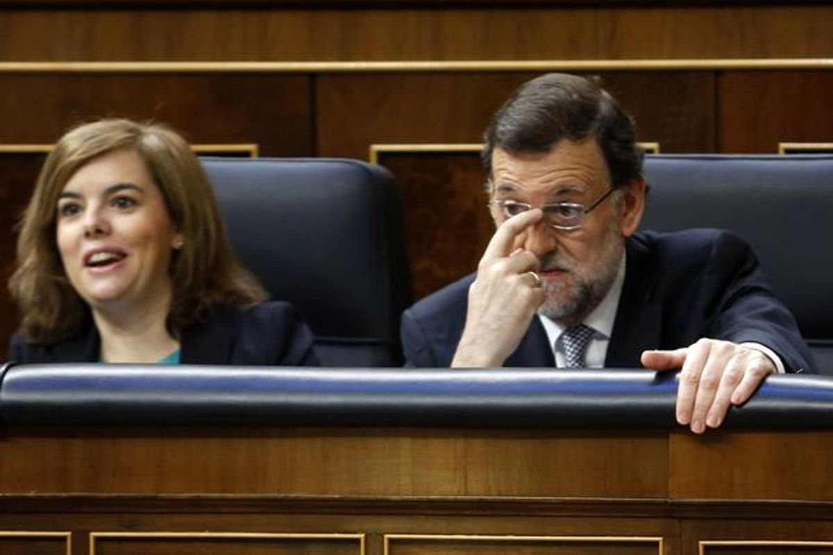 El presidente del Gobierno, Mariano Rajoy, y la vicepresidenta, Soraya Sáenz de Santamaría, en el Congreso. El presidente del Gobierno, Mariano Rajoy, y la vicepresidenta, Soraya Sáenz de Santamaría, en el Congreso.