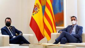 El presidente del Gobierno, Pedro Sánchez, recibe en la Moncloa por primera vez a Pere Aragonès, ’president’ de la Generalitat, este 29 de junio de 2021. 