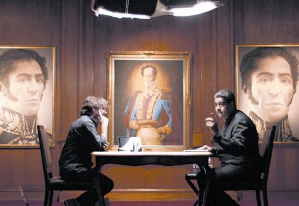 Jordi Évole y Nicolás Maduro, en un momento de la entrevista de ’Salvados, en el Palacio de Miraflores y presidida por retratos de Simón Bolívar. Jordi Évole y Nicolás Maduro, en un momento de la entrevista de ’Salvados, en el Palacio de Miraflores y presidida por retratos de Simón Bolívar.