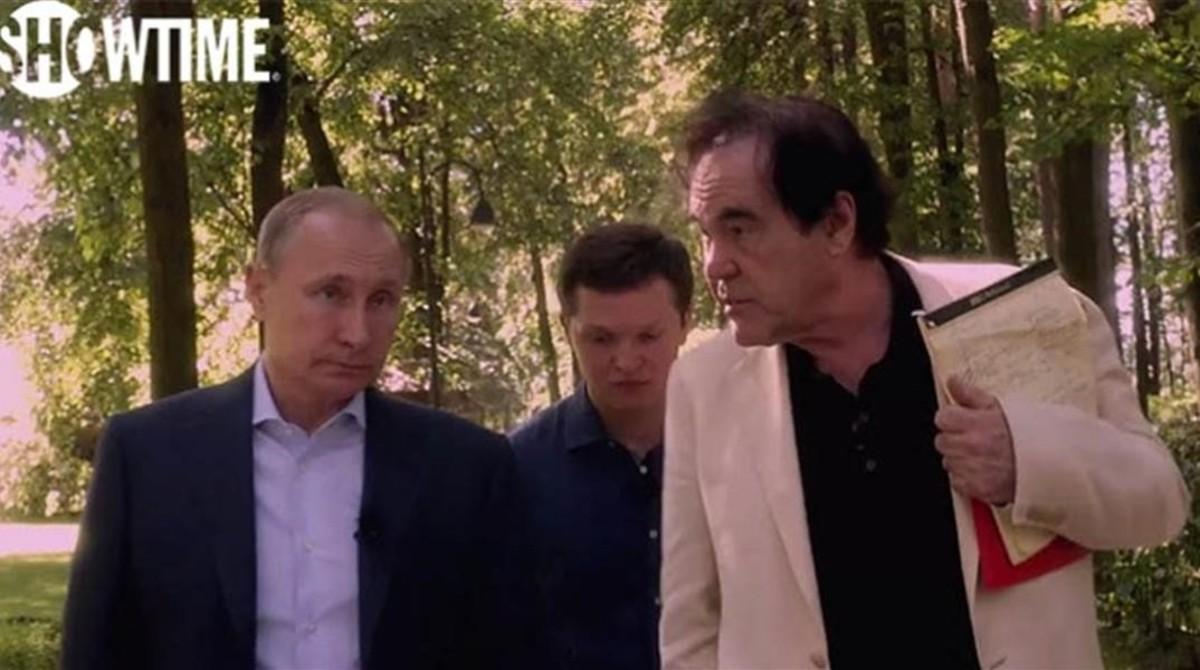 Vladimir Putin con Oliver Stone, en la serie documental sobre el líder ruso que ha dirigido el realizado estadounidense.