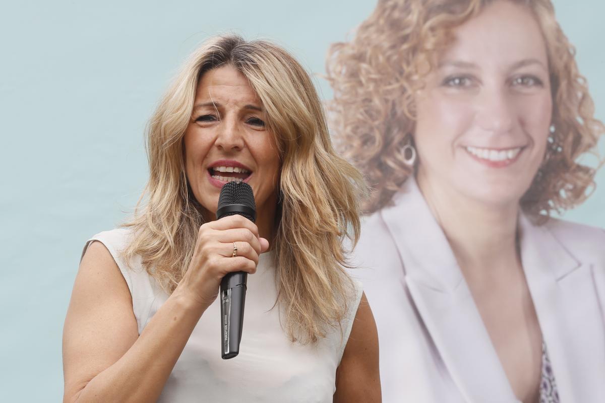 Yolanda Díaz en un mitin en San Jerónimo, Sevilla, con un cartel de la candidata de Podemos, Susana Hornillo, de fondo. Yolanda Díaz en un mitin en San Jerónimo, Sevilla, con un cartel de la candidata de Podemos, Susana Hornillo, de fondo.