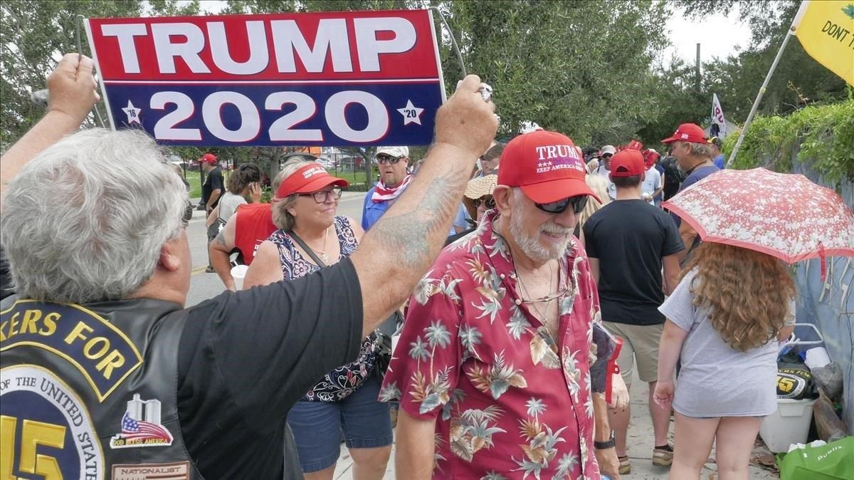 Seguidores de Trump hacen cola para participar en el inicio de campaña del presidente estadounidense en Florida. Seguidores de Trump hacen cola para participar en el inicio de campaña del presidente estadounidense en Florida.