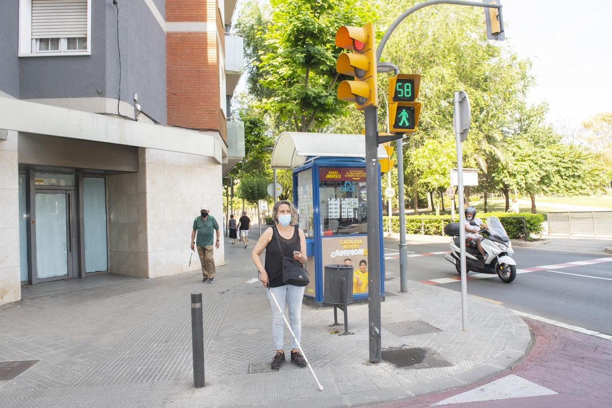 El 70% de los semáforos de Esplugues estan adaptados para invidentes El 70% de los semáforos de Esplugues estan adaptados para invidentes