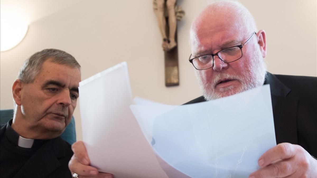 El cardenal Reinhard Marx, arzobispo de Múnich, y el presidente de los obispos alemanes, Nikola Eterovic, este lunes, en la víspera de la presentación del informe, en Fulda. El cardenal Reinhard Marx, arzobispo de Múnich, y el presidente de los obispos alemanes, Nikola Eterovic, este lunes, en la víspera de la presentación del informe, en Fulda.