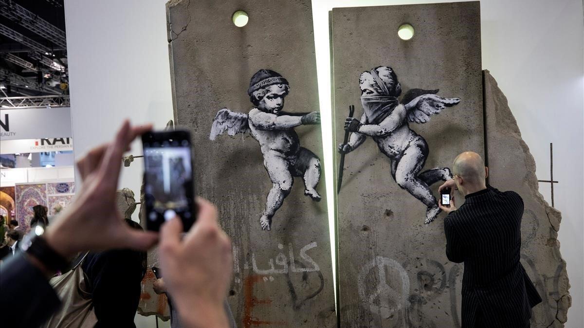 Réplica del muro de Palestina creada por Banksy para la feria World Travel de Londres. Réplica del muro de Palestina creada por Banksy para la feria World Travel de Londres.