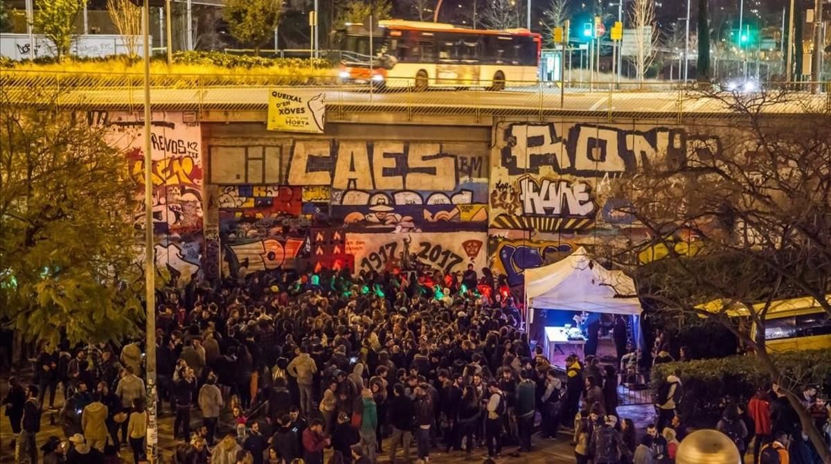 Aspecto de la Plaza Boticelli de Horta durante la fiesta del Anxöva Reggae el sábado 11 de marzo. Aspecto de la Plaza Boticelli de Horta durante la fiesta del Anxöva Reggae el sábado 11 de marzo.