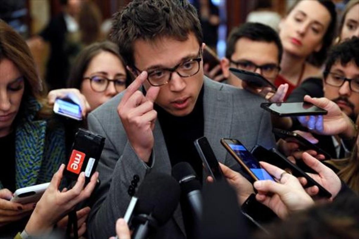 Íñigo Errejón 8Ante la prensa, el pasado jueves en el Congreso. Íñigo Errejón 8Ante la prensa, el pasado jueves en el Congreso.