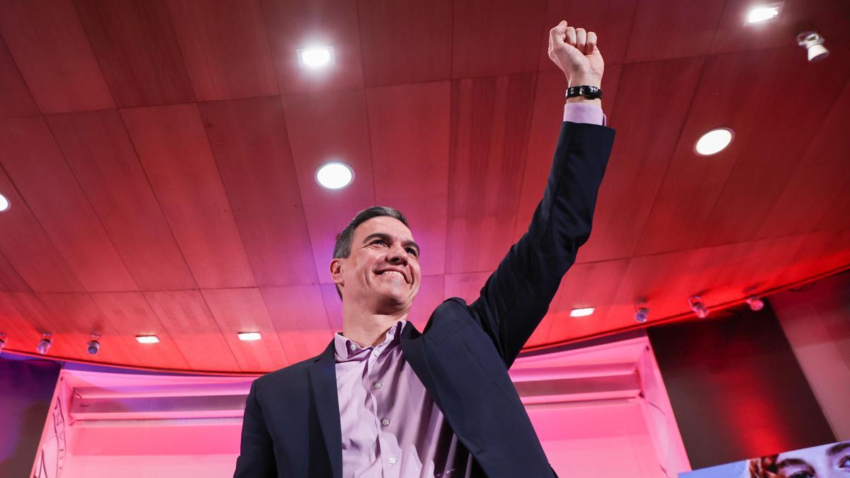 Sánchez trata de alejar el temor de sus alcaldes por la crisis con Podemos hablando de pensiones