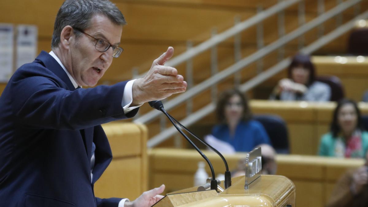 Sánchez desvía los ataques de Feijóo a sus ministros recordando los del PP que han ido a la cárcel