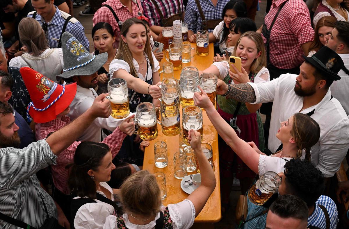 Mucha cerveza y diversión en el Oktoberfest de Múnich | FOTOS