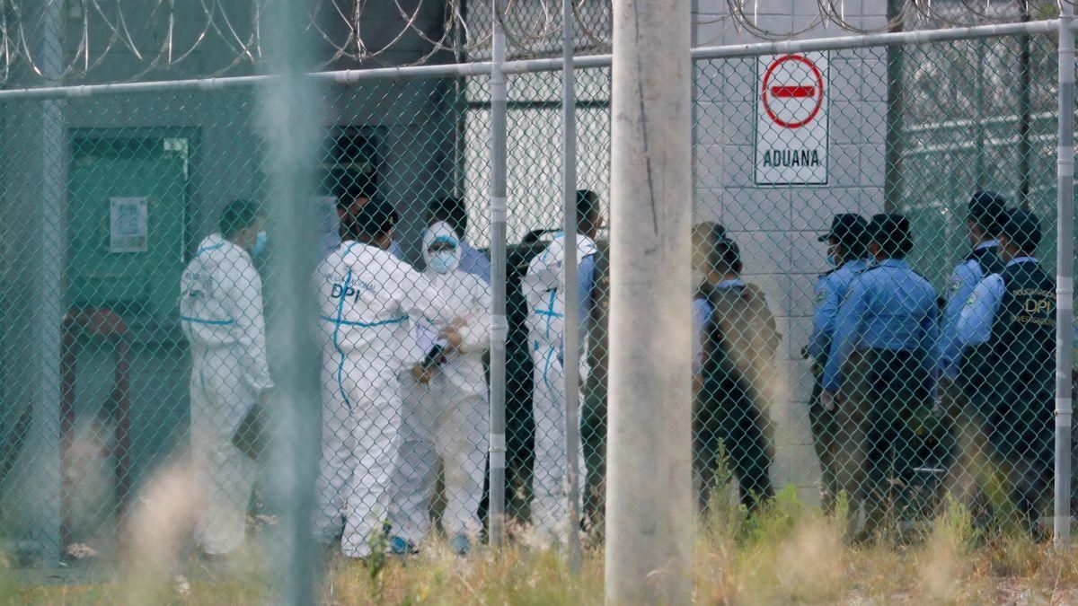 Cinco muertos y 39 heridos en reyerta en una cárcel hondureña de máxima seguridad. Cinco muertos y 39 heridos en reyerta en una cárcel hondureña de máxima seguridad.