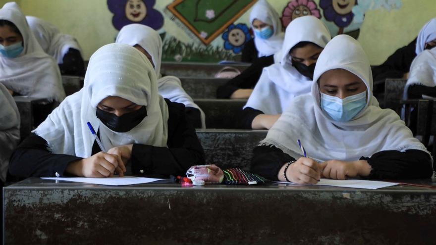 Les nenes tornen a l'escola a la ciutat afganesa d'Herat - Vimarsana News