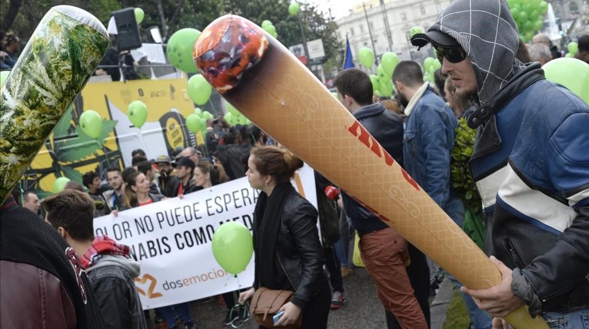 Manifestación por la legalización de la marihuana en Madrid, el pasado mes de mayo. Manifestación por la legalización de la marihuana en Madrid, el pasado mes de mayo.