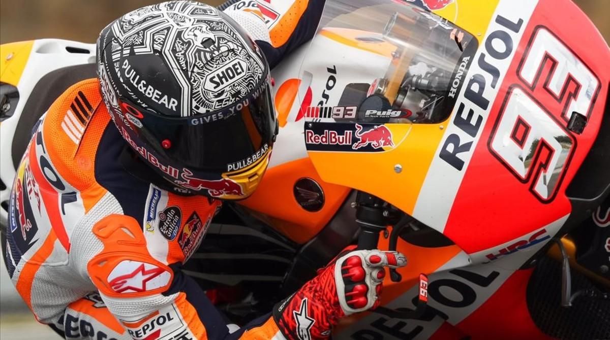Márquez és l'únic pilot de MotoGP que frena amb un dit Márquez és l'únic pilot de MotoGP que frena amb un dit
