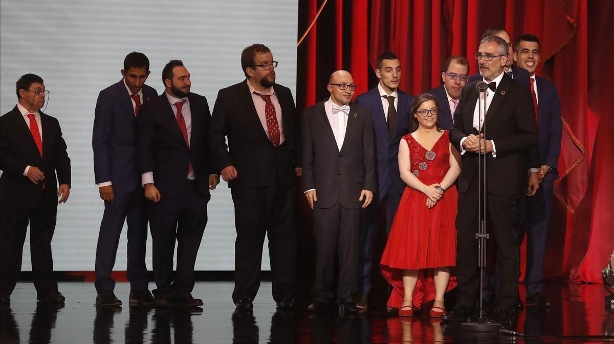 El equipo de ’Campeones’, en el escenario de la gala de los Goya. El equipo de ’Campeones’, en el escenario de la gala de los Goya.