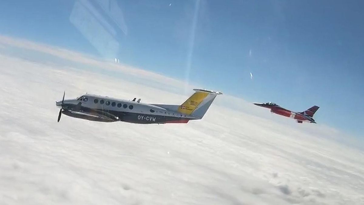 La Fuerza Aérea danesa escolta al ganador del Tour Tomas Vingegaard en su retorno a casa La Fuerza Aérea danesa escolta al ganador del Tour Tomas Vingegaard en su retorno a casa