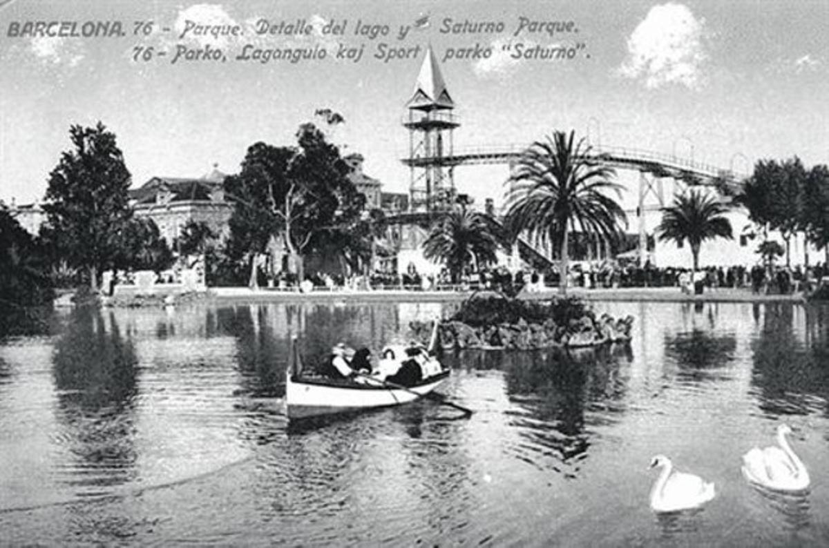 AquàticL’estany de la Ciutadella amb les atraccions de Saturno Park. A sota, publicitat del Witching Waves, al Maricel Park.