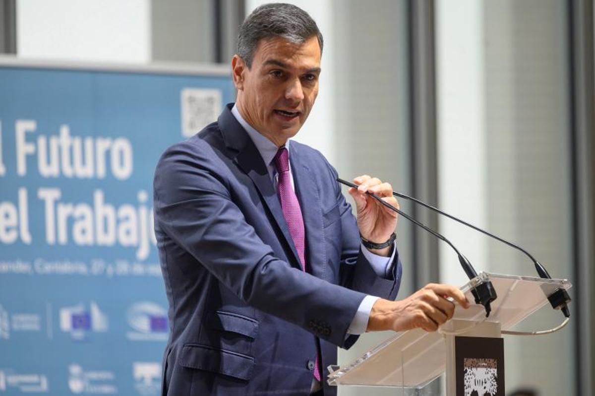 El presidente del Gobierno, Pedro Sánchez, en la inauguración de la jornada ’Diálogos sobre el futuro del trabajo’, este 27 de septiembre de 2021 en Santander.