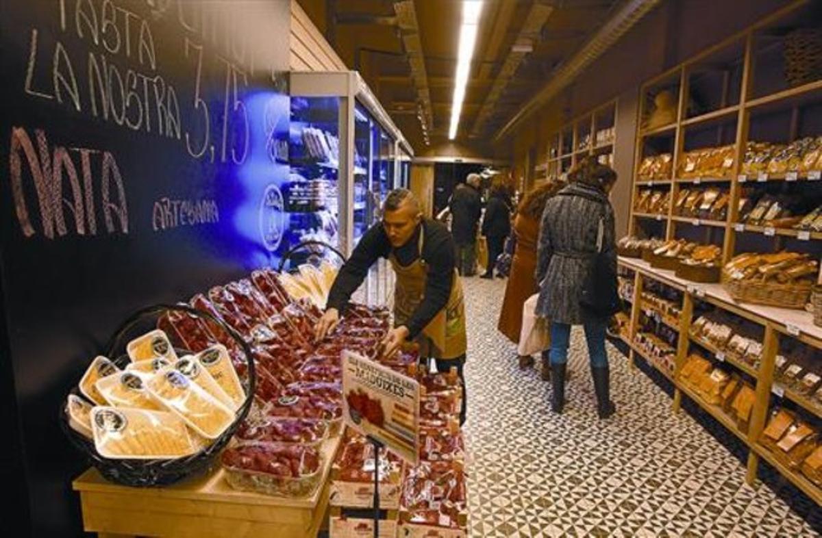 Frutas y productos de proximidad en la Casa Ametller de Comte Borrell, 71. Frutas y productos de proximidad en la Casa Ametller de Comte Borrell, 71.