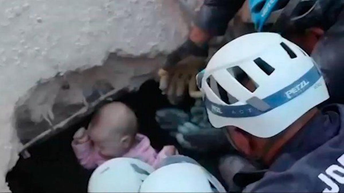 Vídeo | El miraculós rescat d’un nadó sepultat entre runa a Jordània