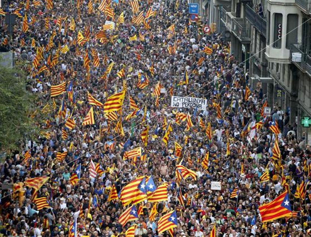Miles de ciudadanos participan en la manifestación de la Diada. Miles de ciudadanos participan en la manifestación de la Diada.