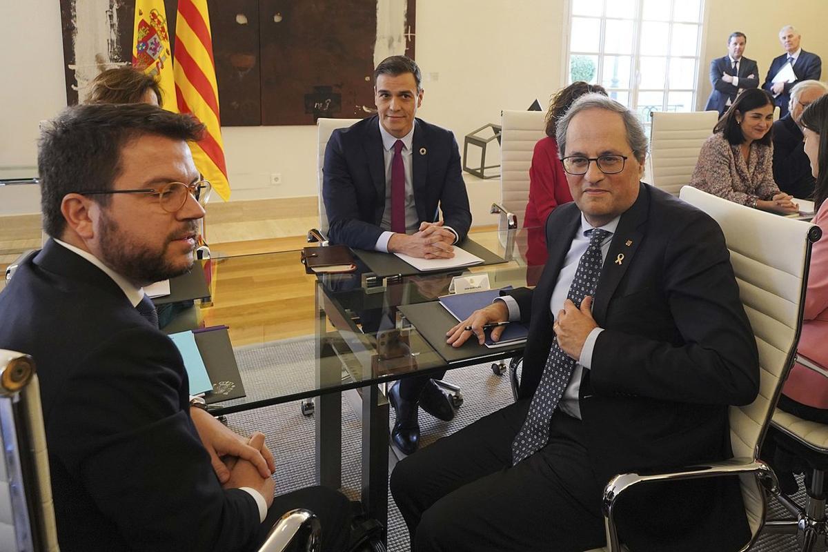 Aragonès, Torra y Sánchez, al inicio de la mesa de diálogo, este miércoles en la Moncloa. 