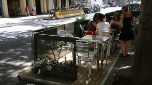 Caos en el relleu de les terrasses de formigó de Barcelona: només 30 ja són de ‘disseny’