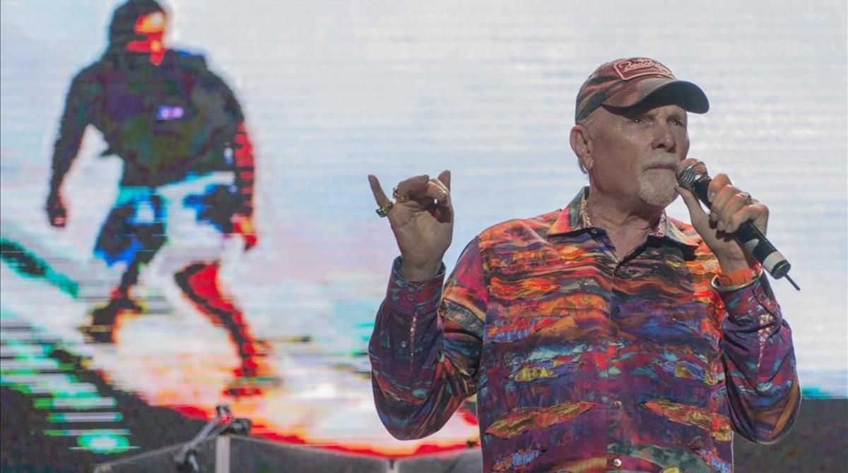 Mike Love, en el concierto de The Beach Boys en Pedralbes. Mike Love, en el concierto de The Beach Boys en Pedralbes.