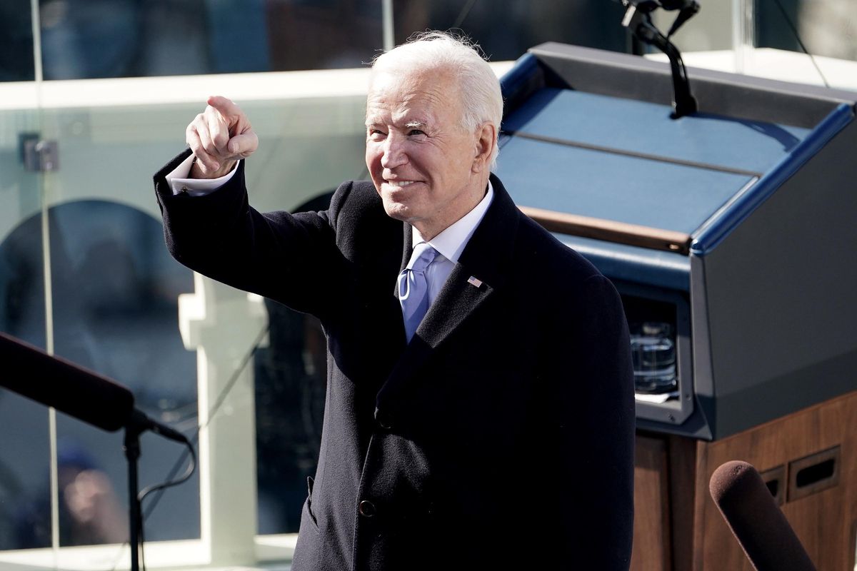 Joe Biden apunta al público tras pronunciar su discurso de investidura. Joe Biden apunta al público tras pronunciar su discurso de investidura.