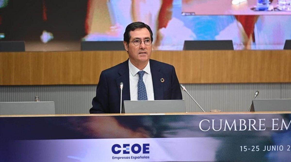 El presidente de CEOE, Antonio Garamendi, en la sesión inaugural de la cumbre empresarial. El presidente de CEOE, Antonio Garamendi, en la sesión inaugural de la cumbre empresarial.
