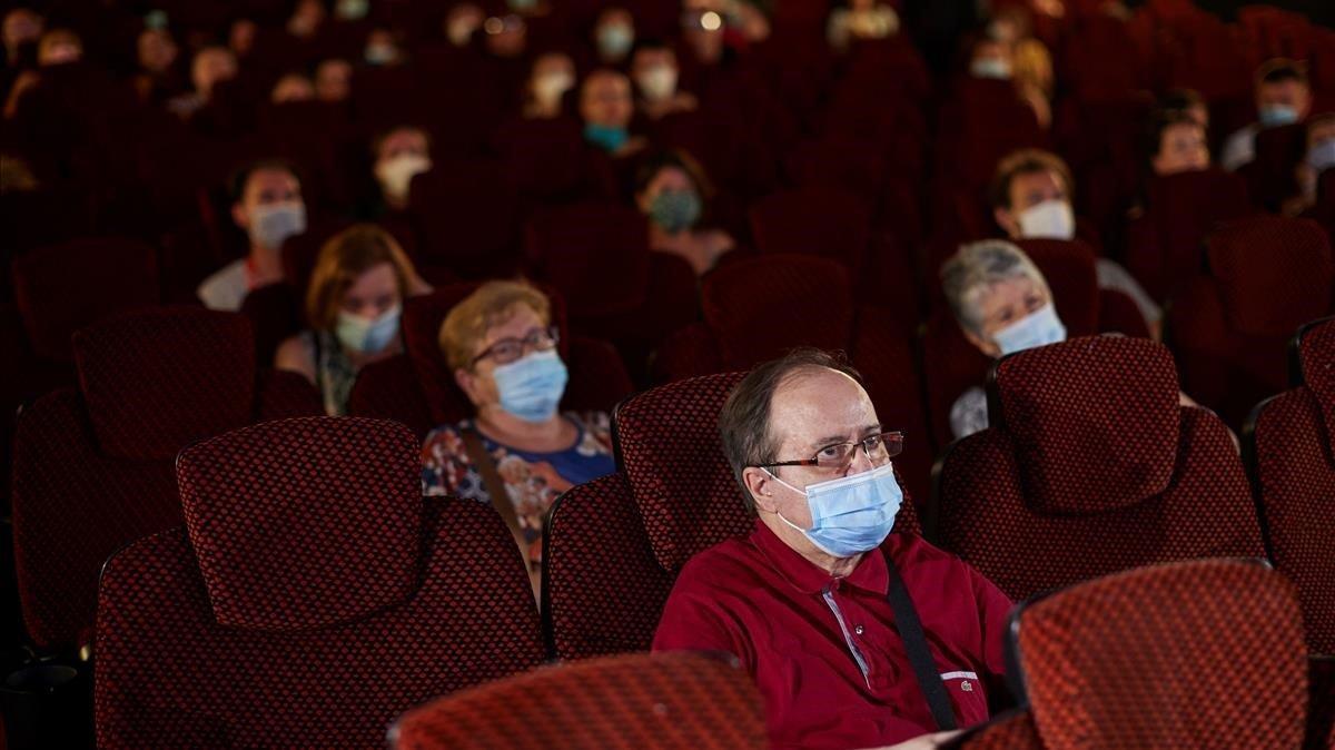 Espectadores protegidos con mascarillas en una sesión del BCN Film Fest, a finales de junio.