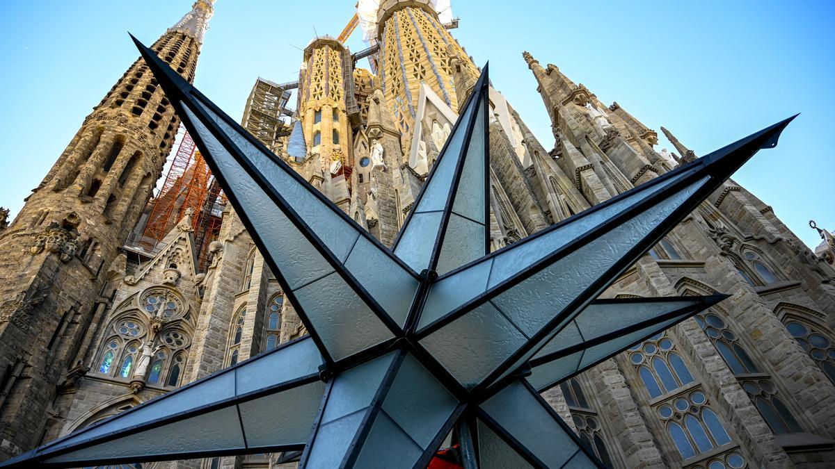 Así es la estrella de la torre de la Virgen de la Sagrada Família.