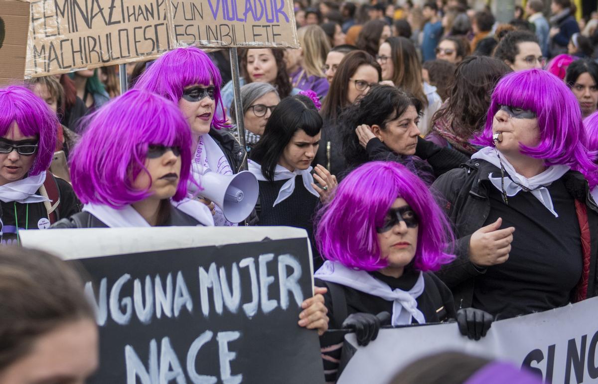 Manifestación feminista del 8-M en Barcelona, en 2020