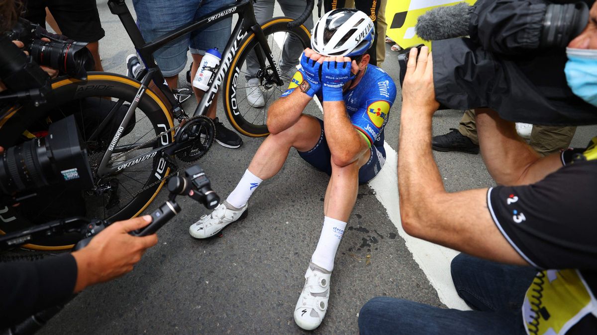 Mark Cavendish, emocionado, tras ganar la cuarta etapa del Tour. Mark Cavendish, emocionado, tras ganar la cuarta etapa del Tour.