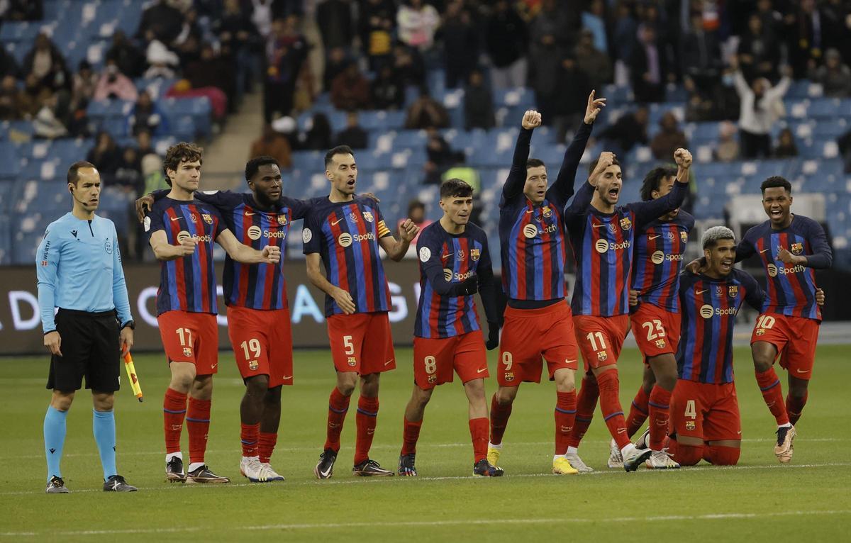 Los jugadores del Barça en la tanda de penalties de la semifinal de la Supercopa Los jugadores del Barça en la tanda de penalties de la semifinal de la Supercopa