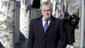El extesorero del PP Luis Bárcenas, a su salida de la sede de la Audiencia Nacional en enero del 2017, cuando se reanudó el juicio del caso de corrupcion politica Gürtel.