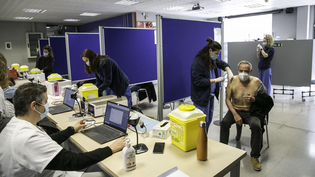 Vacunación contra el covid-19 en el Raval Vacunación contra el covid-19 en el Raval