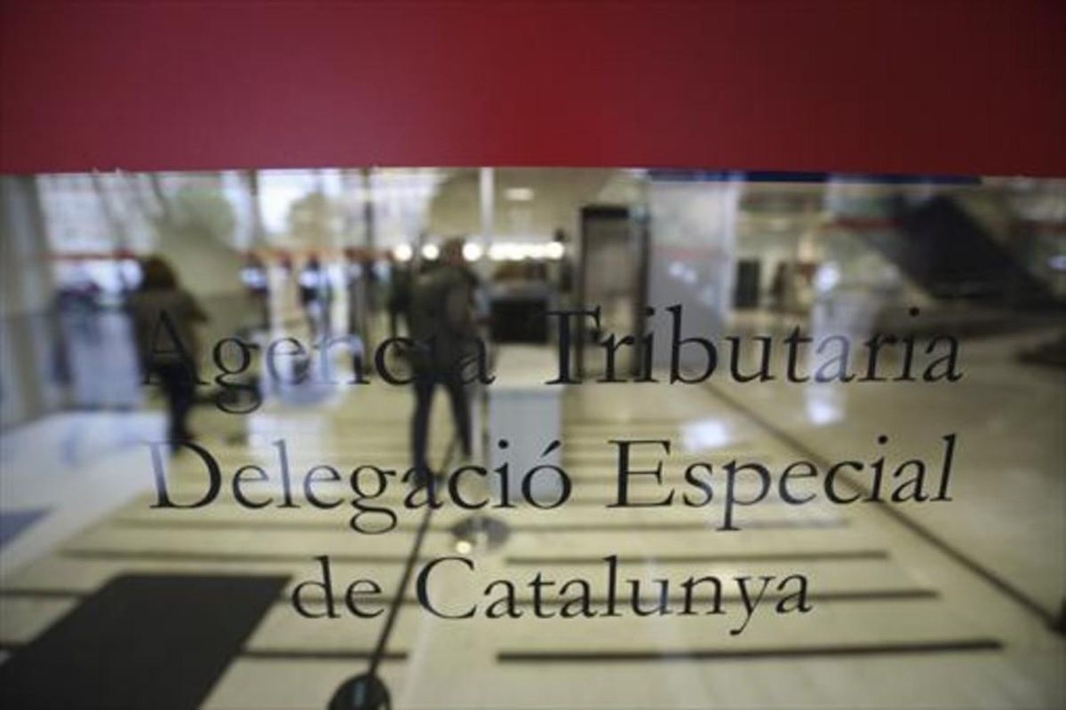 Oficinas de Hacienda en la plaza de Letamendi de Barcelona. Oficinas de Hacienda en la plaza de Letamendi de Barcelona.