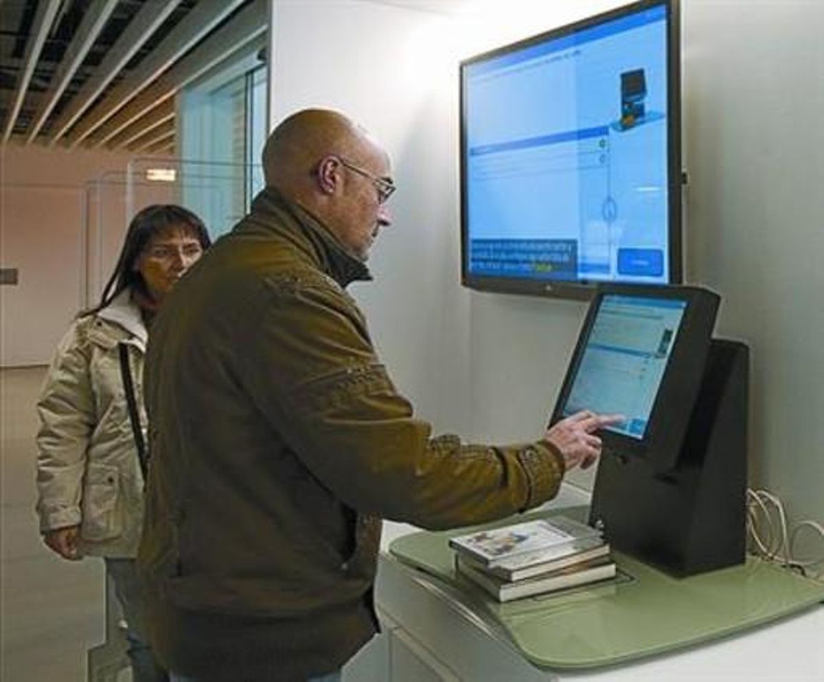 Una de las salas de la nueva biblioteca Camp de l’Arpa-Caterina Albert, en Indústria, 295, inaugurada el pasado 1 de diciembre. Una de las salas de la nueva biblioteca Camp de l’Arpa-Caterina Albert, en Indústria, 295, inaugurada el pasado 1 de diciembre.