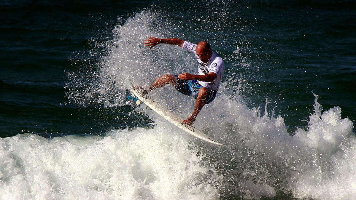 Austràlia avisa ara Kelly Slater: no podrà surfejar si no està vacunat Austràlia avisa ara Kelly Slater: no podrà surfejar si no està vacunat