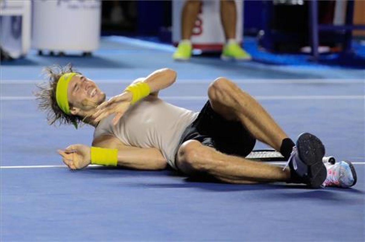 Zverev celebra su victoria en Acapulco. Zverev celebra su victoria en Acapulco.