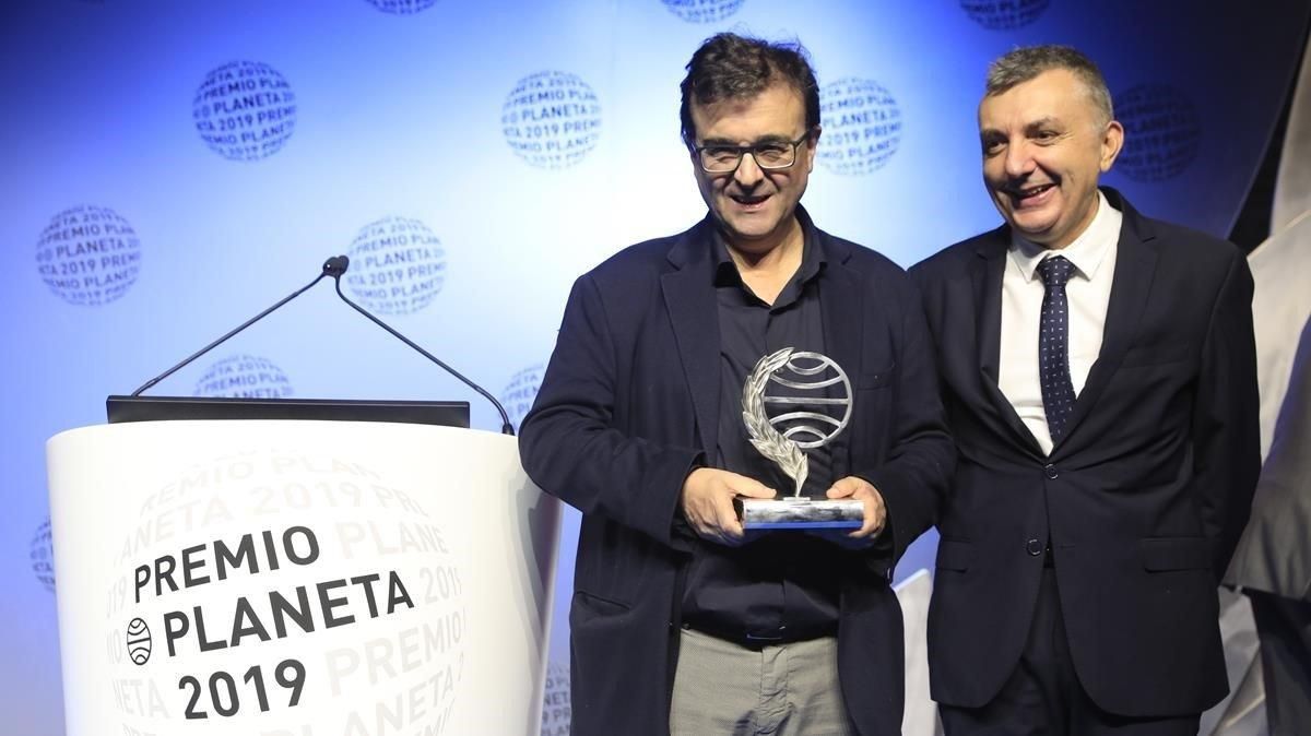 Javier Cercas guanya el premi Planeta amb una novel·la negra Javier Cercas guanya el premi Planeta amb una novel·la negra