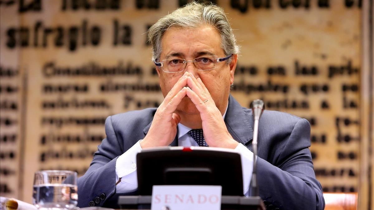 Zoido, durante su comparecencia en el Senado para hablar de la actuación y el despliegue policial por el 1-O. Zoido, durante su comparecencia en el Senado para hablar de la actuación y el despliegue policial por el 1-O.