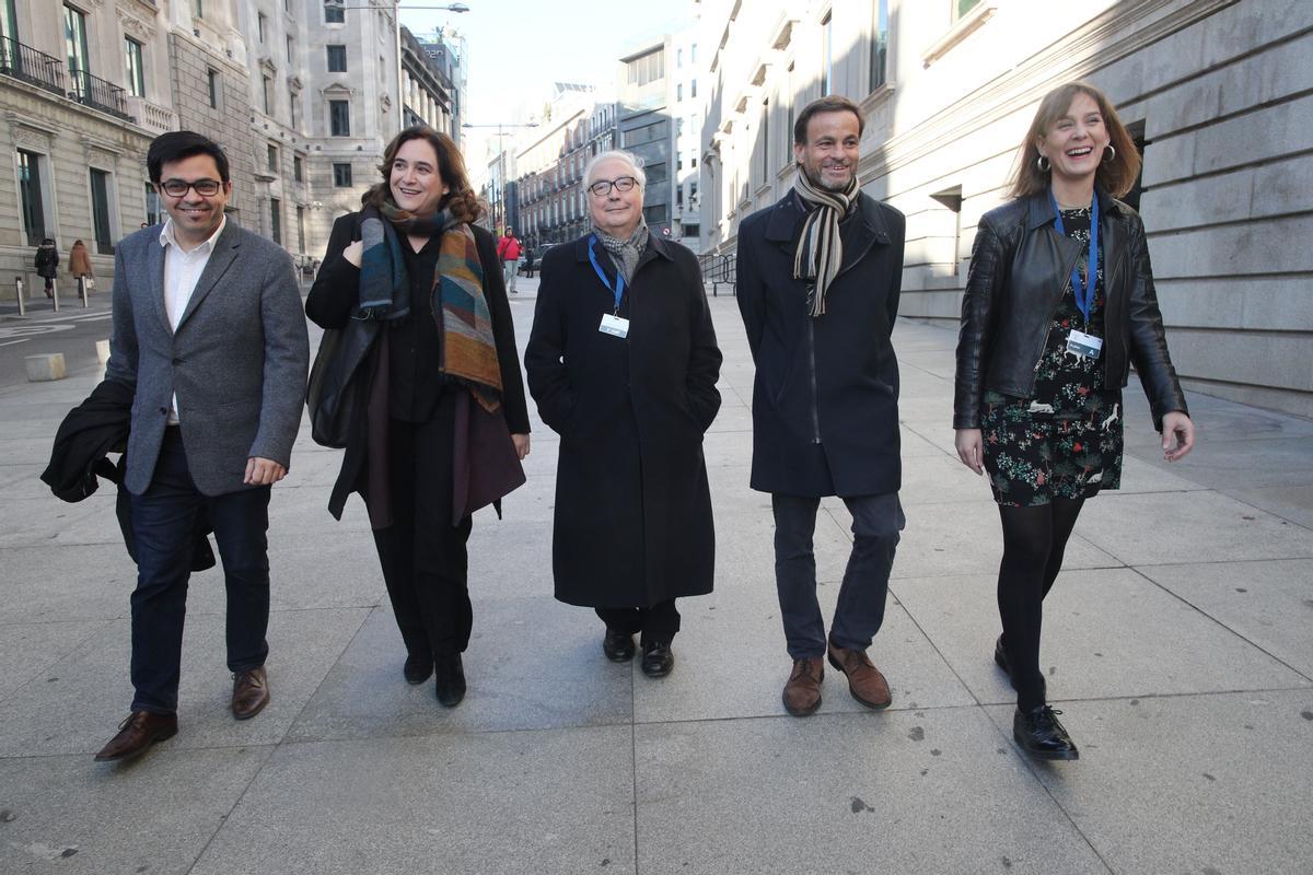Gerardo Pisarello, Ada Colau, Manuel Castells, Jaume Asens y Jéssica Albiach, en una imagen de archivo