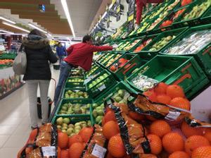 La inflación en cinco claves: Subida récord de los alimentos y primera bajada de la luz