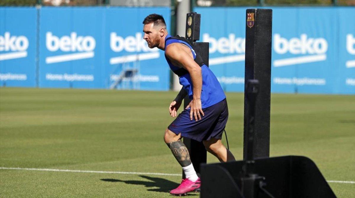 Messi, en un entrenamiento en la ciudad deportiva del Barça.