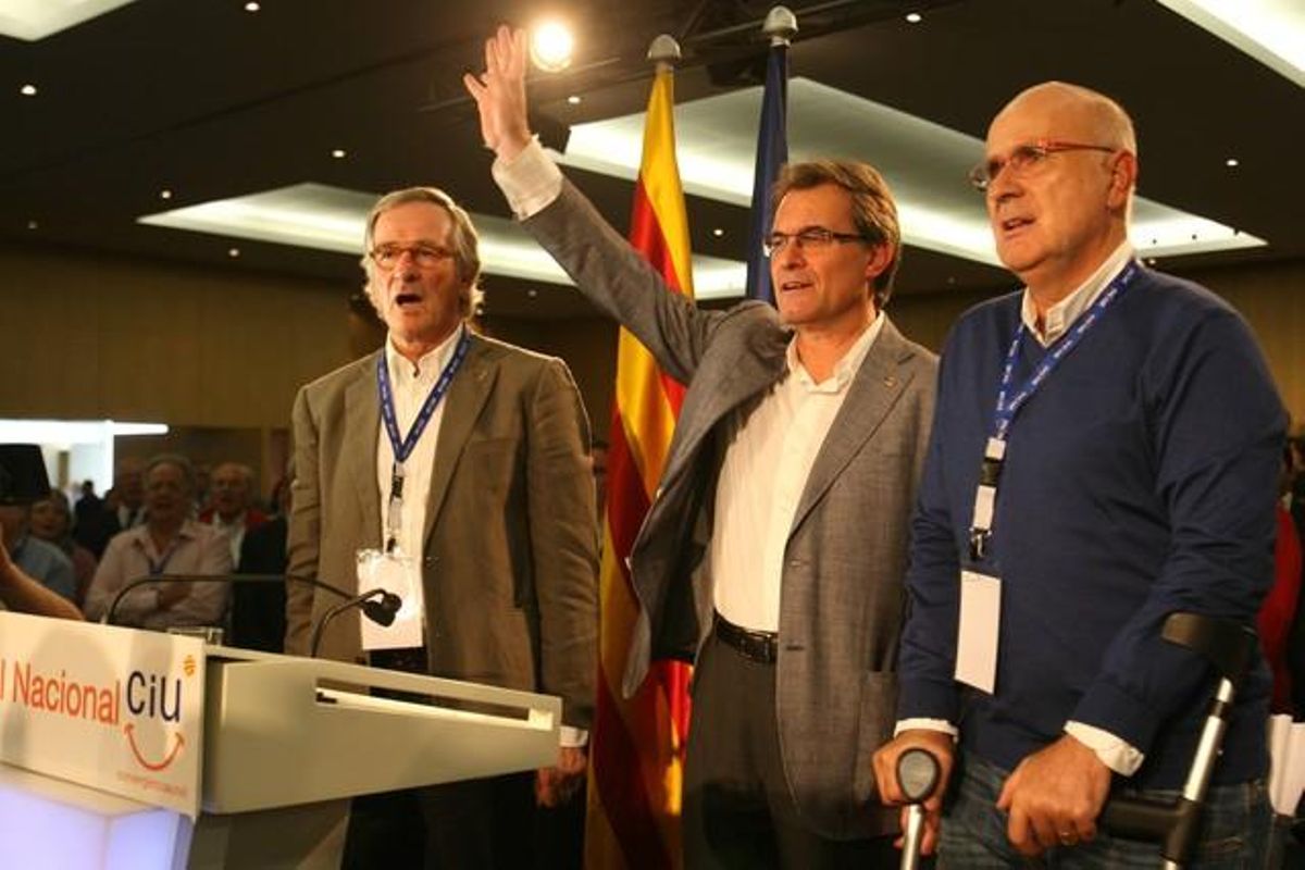 Artur Mas, flanqueado por Xavier Trias y Josep Antoni Duran Lleida, en el acto de CiU. Artur Mas, flanqueado por Xavier Trias y Josep Antoni Duran Lleida, en el acto de CiU.